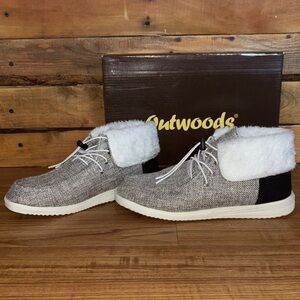 Outwoods Textured Boots with White Fur Trim